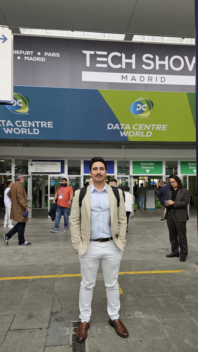 excentia's tweet image. ¡Estamos en el #MadridTechShow! 

John está por allí charlando sobre #Atlassian, #SonarQube y calidad del software. 

¡Acércate a saludar! 

Y sí… también nos cruzamos con el F1 de @Atlassian