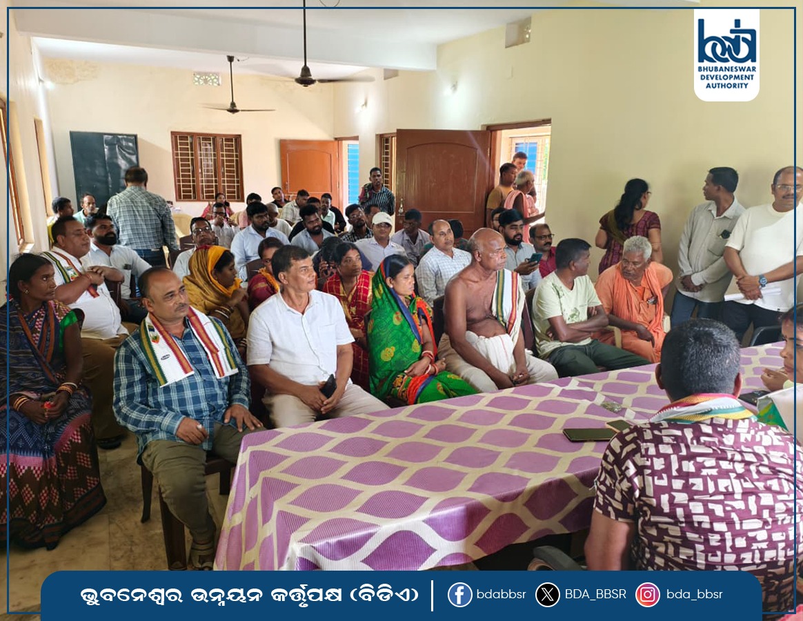 BDA_BBSR's tweet photo. BDA conducted a Gram Sabha at Andharua Panchayat for the proposed CDP Road connecting Khandagiri–Chandaka Road with Andharua and Daspur (New City). The 2.72 km, 200-ft-wide road project received unanimous support from the villagers. #BDA #CDPRoad #NewCity https://t.co/grscCIi4LI