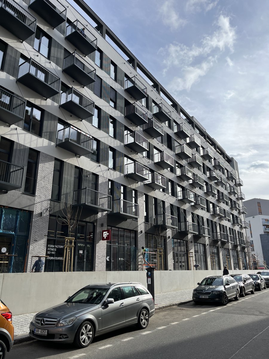 DNES 19:00 🟢 BYDLENÍ X METROPOLITNÍ PLÁN

Každý prý nemůže bydlet v Praze. Ale města jsou od toho, aby v nich lidi bydleli. 

Kam plán umístí 350 000 nových bytů? Bude se stavět rychleji? Jakou má mít město strukturu?

Ptejte se už teď: bit.ly/metropolitni-p…