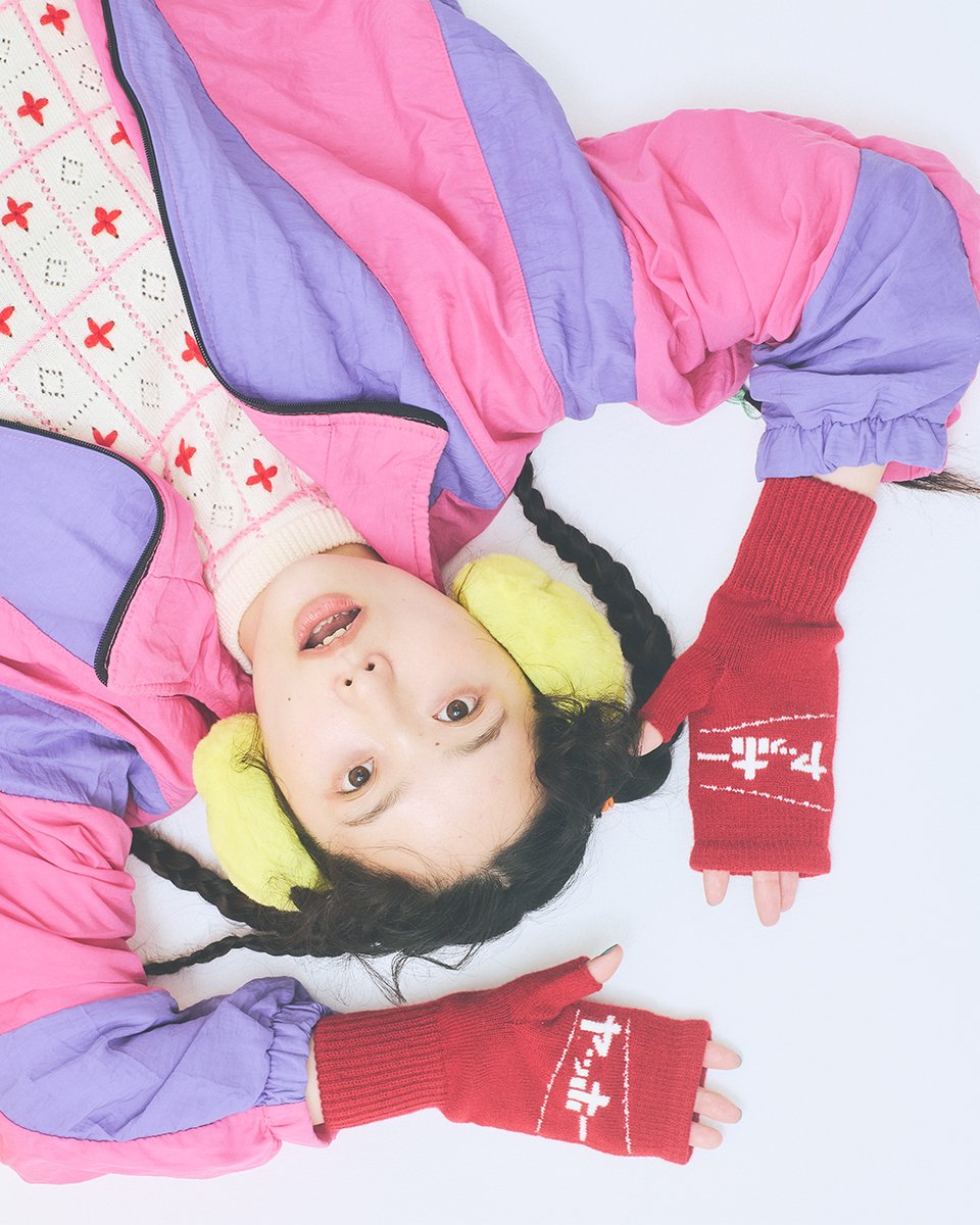 新色のダークレッド❤️
カラフルなコーディネートに合わせると最高のかわいさ！
もちろんシックなコーディネートに合わせて
差し色にしてもかわいいはずです❤️

10月29日の“てぶくろの日”に発売開始！
詳細はプロフィールへ

#ヤッホーてぶくろ