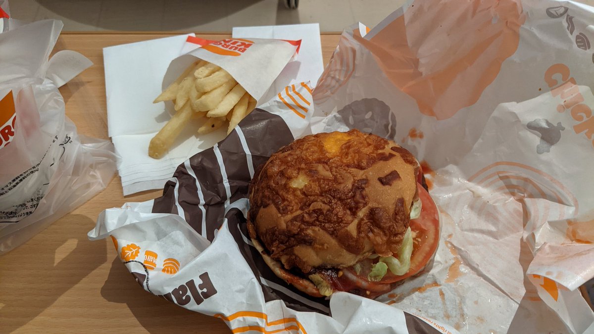 <a href="/BURGERKINGJAPAN/">バーガーキング・ジャパン</a> バーガーキングで頼んだら嫌がらせのバーガーが出てきた。2度と注文しない。#バーガーキング新松戸　#バーガーキング　#いいねした人フォローする