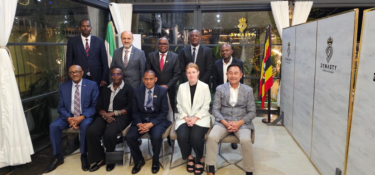 SuleimanRoba's tweet image. I wish to express my sincere gratitude to Dr. Tamouh Moustafa, Honorary Consul of the Syrian Honorary Consulate in Kampala, for organizing a farewell dinner in my honour to mark the successful conclusion of my tour of duty in Kampala.

The dinner was graced by members of the…