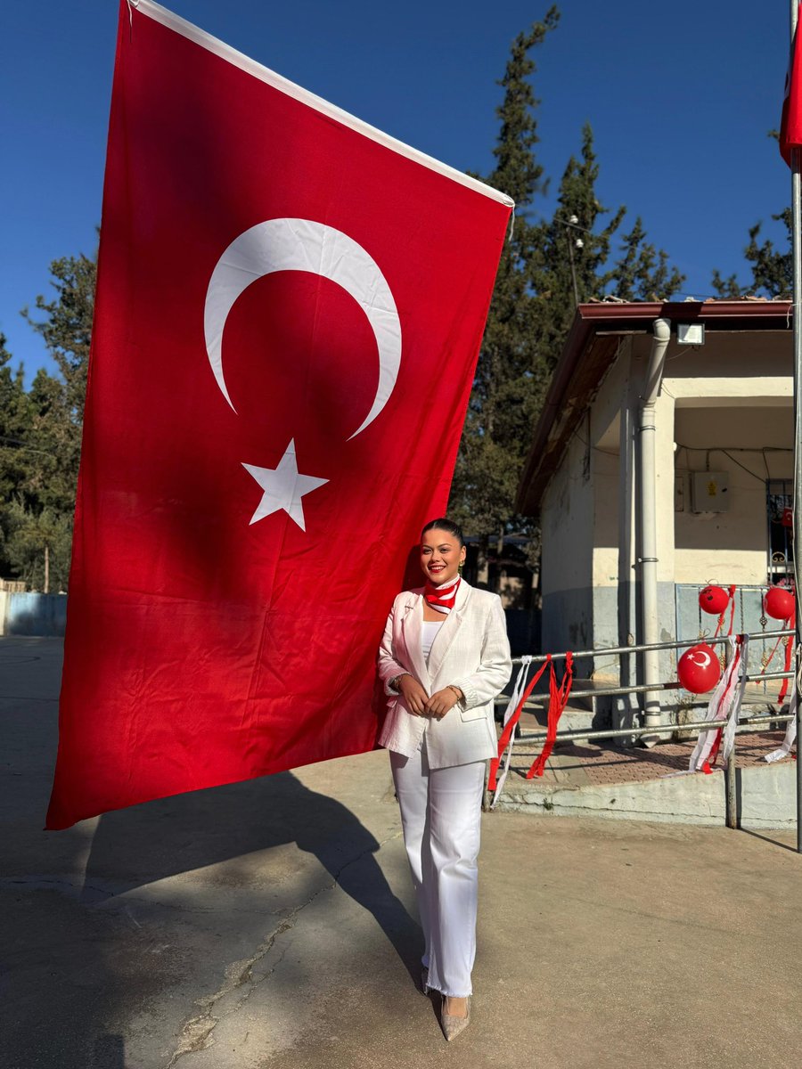 tugceakdumannn's tweet photo. YAŞASIN CIMHURİYET 🇹🇷 https://t.co/jFVbDW6ZYr