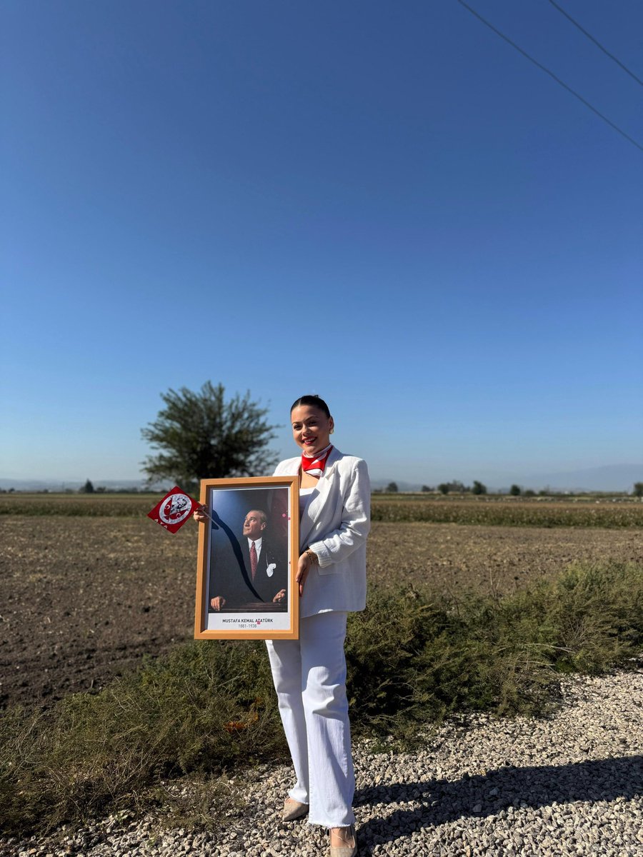 tugceakdumannn's tweet photo. YAŞASIN CIMHURİYET 🇹🇷 https://t.co/jFVbDW6ZYr