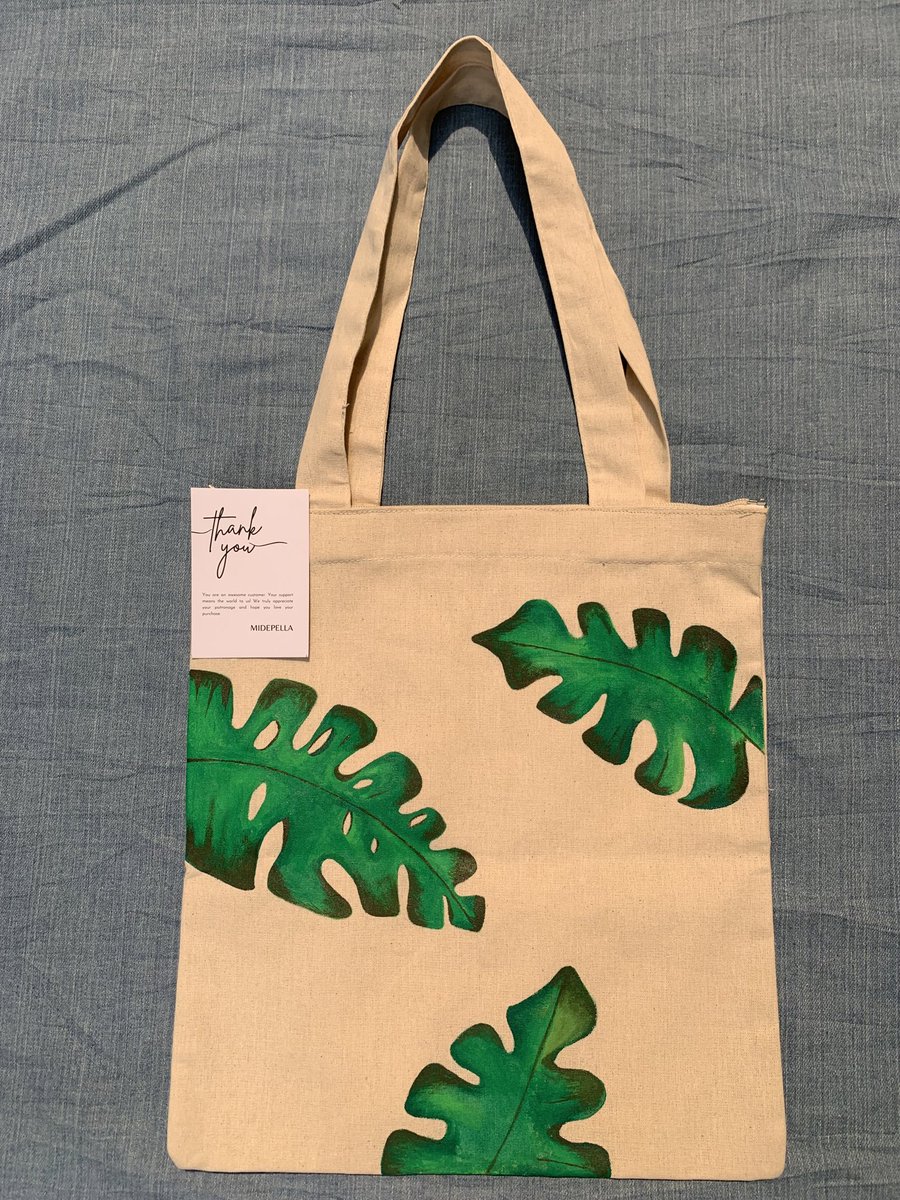 Midepella_'s tweet photo. Hand-painted Tote Bags 🖌️✨

Made with Acrylics. https://t.co/IPJx9tGqUn
