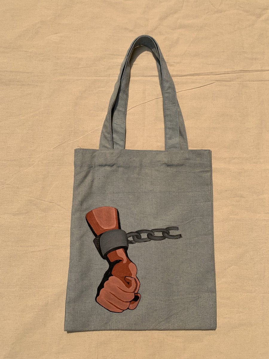 Midepella_'s tweet photo. Hand-painted Tote Bags 🖌️✨

Made with Acrylics. https://t.co/IPJx9tGqUn
