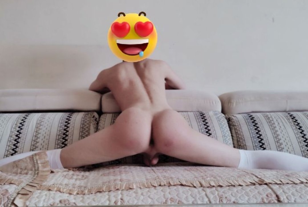 Kuhne0's tweet photo. ＃上官婉儿 ＃王者荣耀 ＃男大 ＃烧零 不一定是最好看的小零，但一定是婉儿玩的最厉害的零，能比玩婉儿还爽的只有一边被大吊抽查小穴一边玩婉儿了吧🥵🥵 https://t.co/nwznjx77LR