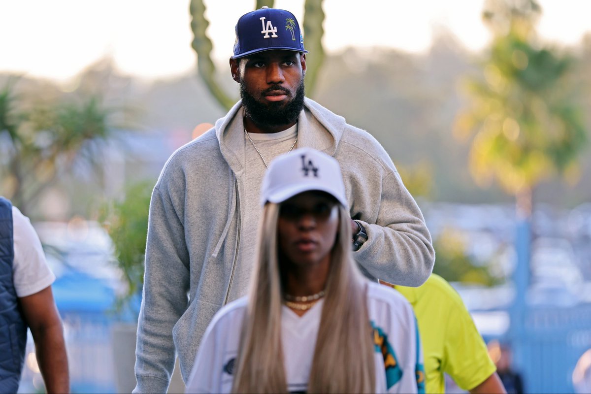 BlackLovePage's tweet photo. Even though the Dodgers took a tough 6–2 loss to the Blue Jays, the King and Queen of basketball brought superstar energy to the stands. https://t.co/du7rC9SYca