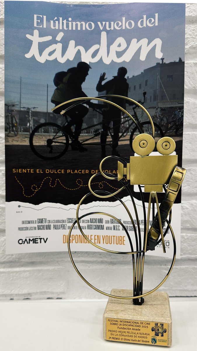 Presentamos “El último vuelo del tándem”, un documental que muestra cómo el #Deporte educa en valores, une e inspira. ¡Ganador del 🥈2º Premio a Mejor Película rodada en Madrid en el Festival ANADE!
Gracias a <a href="/GameTV/">GameTV</a>  y a quienes pedaleéis por una educación inclusiva.