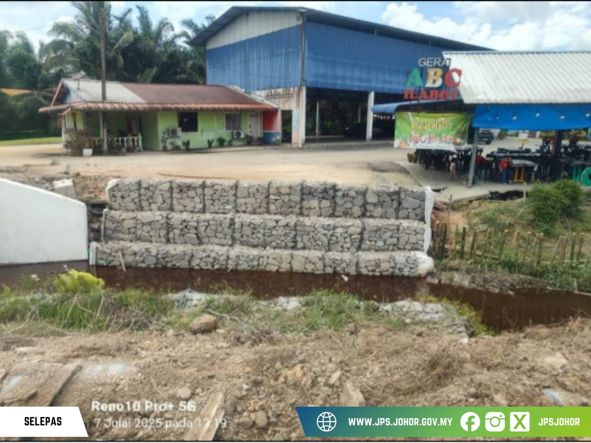 JPSJohor's tweet photo. KERJA-KERJA MENAIKTARAF LINTASAN DI PARIT 6/43 SERTA KERJA-KERJA LAIN YANG BERKAITAN DI MUKIM AYER BALOI, DAERAH PONTIAN, JOHOR.

DAERAH : PONTIAN
DUN : PULAI SEBATANG
PARLIMEN : PONTIAN

Mula : 11 April 2025
Siap : 31 Julai 2025 https://t.co/xnp3v3bAkG