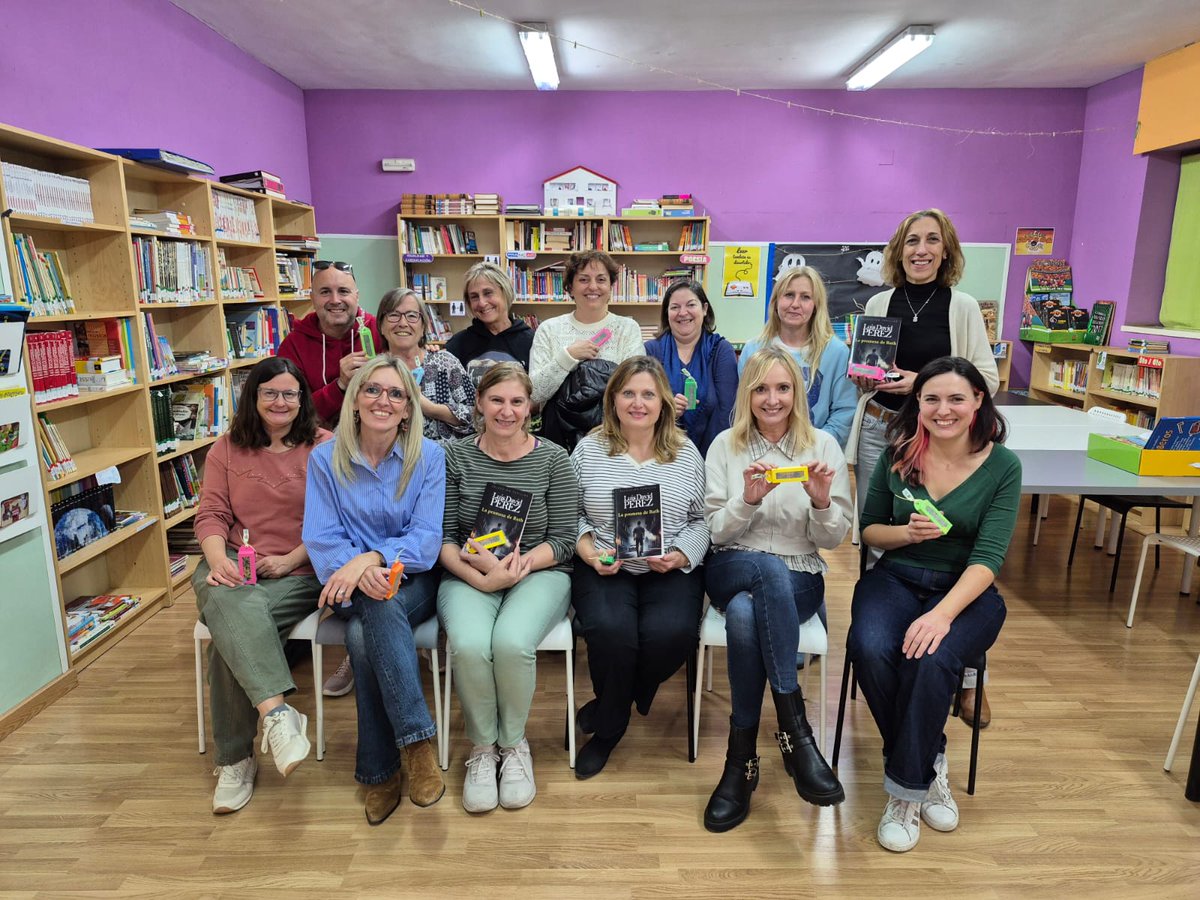 📚LEER JUNTOS📚
Iniciamos nueva aventura de #LeerJuntos con la "Promesa de Ruth" de Luis David Pérez. Alegría por volver a compartir opiniones y vivencias, pero tristeza por el recuerdo de Ana, nuestra querida compañera de lectura. Te echaremos mucho de menos #LaEstrellaEsMiCole