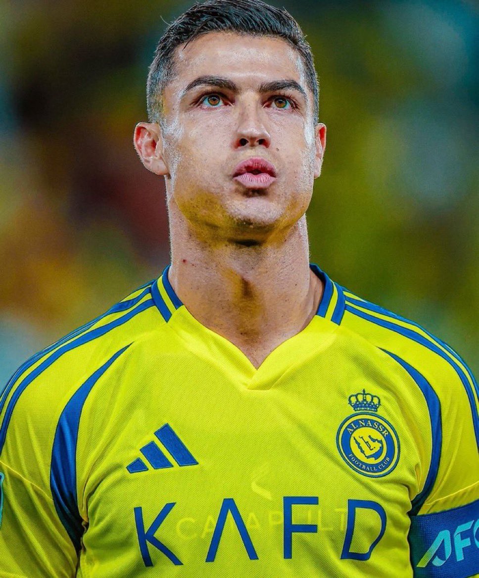 والله ثم والله انه نقص على الفريق 
النصر يلعب بلا مهاجم !
لا اللتحامات ولا تحركات و لا ضغط و فوقها انانيه تقىٌل 
الفريق بالامس تحصل على 3 فاولات كلها تعتبر خطيره و نفذها كلها ولا وحده فالمرمى !!!!