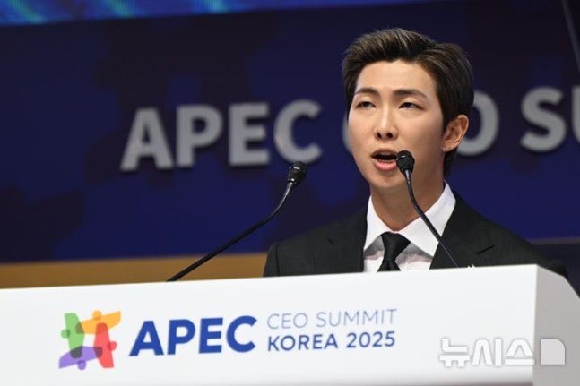 ARMY is not just fans to us, but another voice and strength. They transcend borders and languages ​​and resonate with our music and message all over the world — #RM 😭

HISTORY MAKER RM
APEC KEYNOTE SPEAKER RM
KOREA CULTURAL BRIDGE RM
#HistoryMakerRM #RMxAPEC