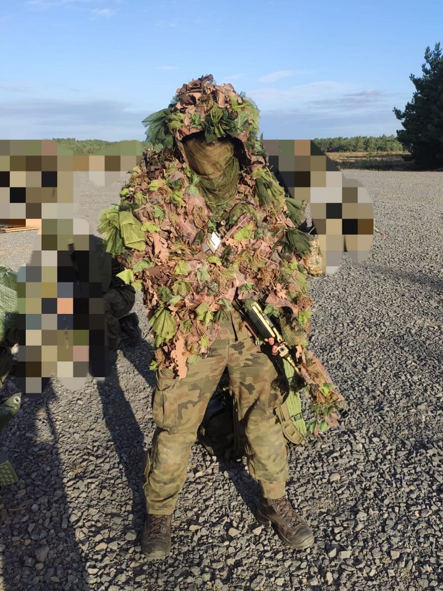 GawAirsoft's tweet photo. ある日、ポーランドのどこかでの一幕
#GhillieUp
#SCGhillie #SprinterCustomGhillie #Ghillie #HaloScreen #NanoScreen
#PolishArmy #PolishSoldier
https://t.co/QVcZ7w6QQz https://t.co/NfbZsaqrQ4