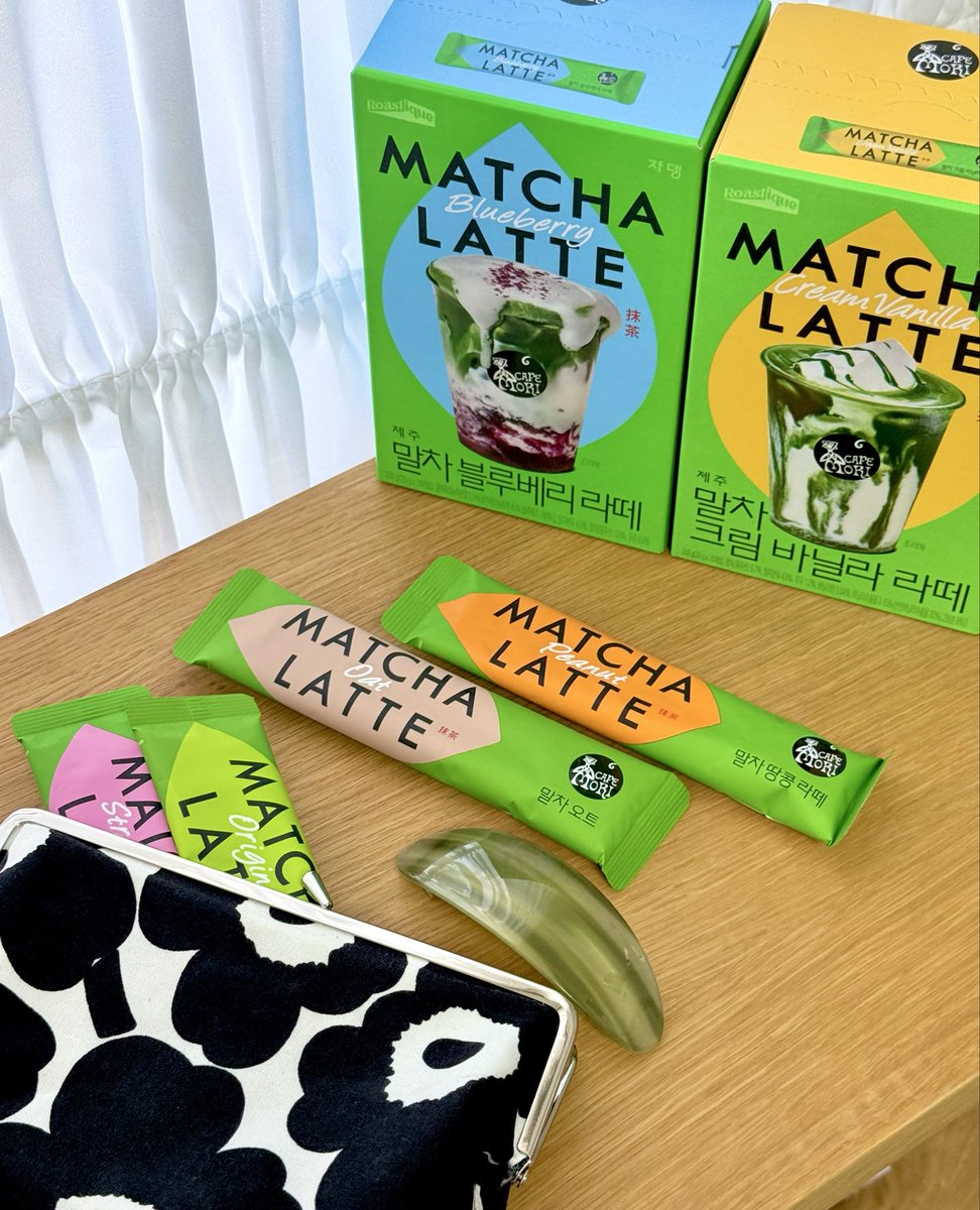#광고 #RT이벤트
🍵RT하신 3분께 쟈뎅 까페모리 말차라떼 3종을 보내드려요

집에서 간편하게 프리미엄 말차라떼를 즐기는 방법
↳ 쟈뎅 까페모리 말차라떼‼️

오리지널 말차라떼부터 딸기, 땅콩, 블루베리, 크림 바닐라 맛까지•• 심지어 오트도 있음🥹 

맛은 당연 훌륭。딸기랑 땅콩맛이 제 최애💕