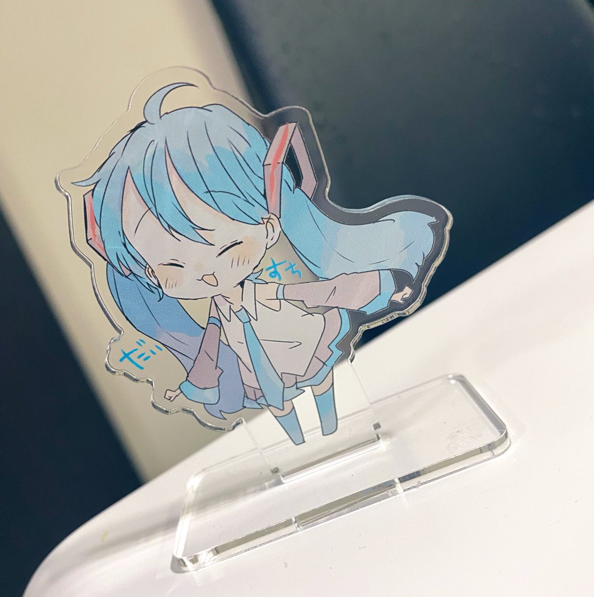 初音ミク 「アクスタ届きました! 11/29のボーマスにて頒布します〜」|sakiのイラスト