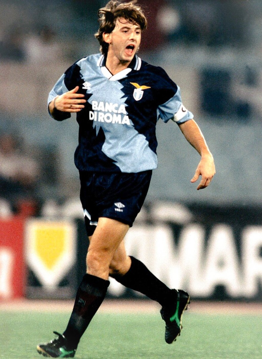 Kit incredibile. #Lazio 🦅