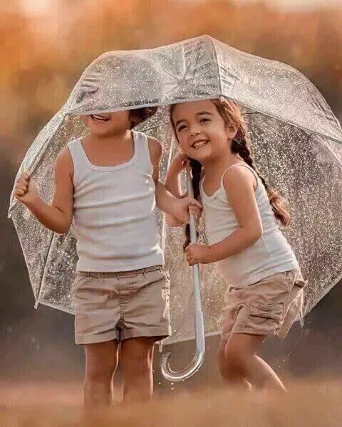 وكم تهفو روحي لتلك الصداقات البريئة الطاهرة والنقية تلك التي تجعلك تشعر دائما بحب يغمر حياتك سعادة وفرح قلوب تحيط بك من كل جانب لتبني سدودا بين قلبك وأي حزن أو هم يغلفه وتملأ فراغات قلبك بقربها الجميل .. صداقات لا غرض لها سوى أن تراك سعيدا على الدوام ،،

#الألماسة_النقية