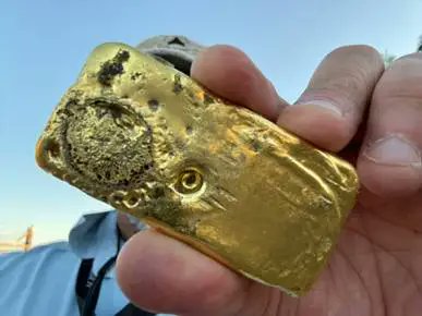 Share_Talk's tweet image. @ArtemisResource Reports High-Grade Gold Hit at Titan East 🇦🇺 #ARV first Reverse Circulation (RC) drill hole, 25ARRC006, testing a shear zone, returned 5 metres at 13.1 grams per tonne (g/t) of gold from 132 metres downhole. This high-grade zone sits within a broader 20-metre…