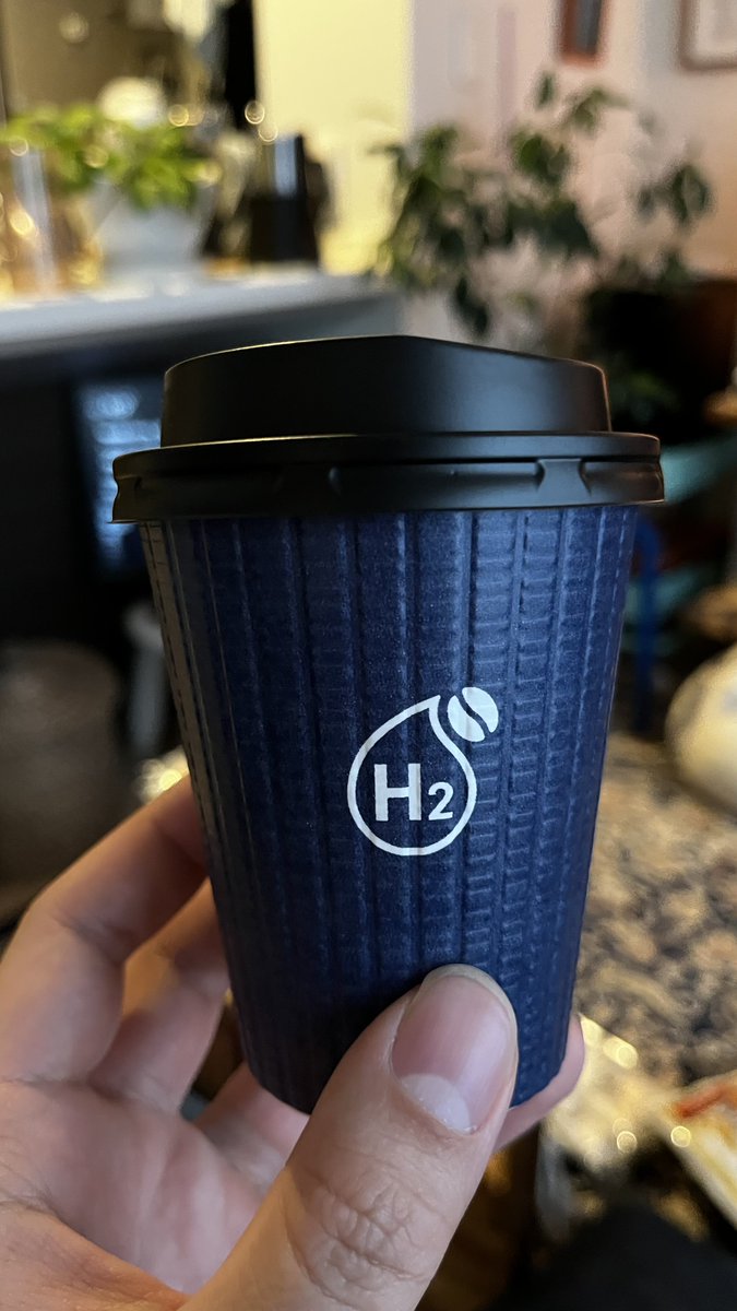 kmktkyk's tweet photo. オカルトコーヒー買った
水素おいしい https://t.co/HPbkc5UsLK
