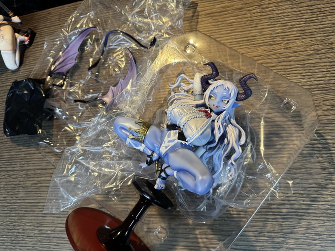 青肌魔王様のPVC量産サンプルチェック中です。とても良い仕上がりなので、出荷までもうしばらくお待ちください。