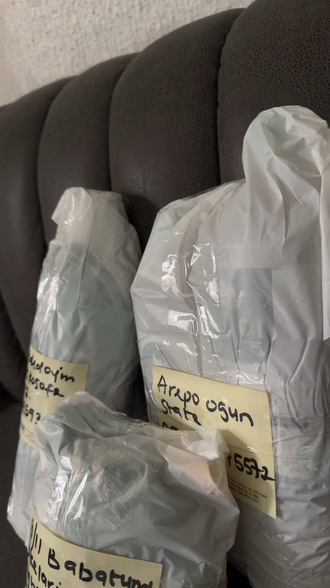 Kudiomoiyalagbo's tweet image. Today's delivery 🚌

Thank y'all for keeping us in business 🤲🌿✅

You want effective natural herbs send us a dm