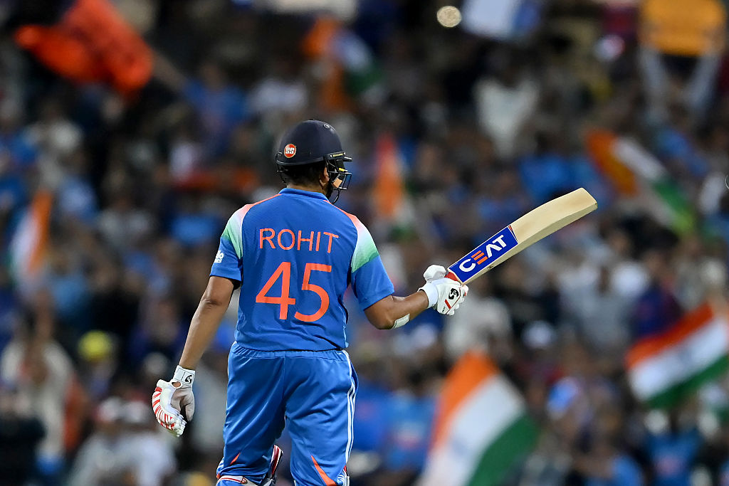 👑👑

After 18 years and 276 ODIs, Rohit Sharma has got to the No. 1 spot in the ICC ODI rankings for the very first time! 

#CricketTwitter #RohitSharma