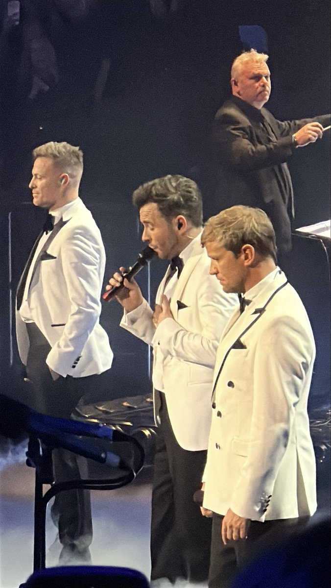 jesswlfan's tweet photo. What an amazing night at The Royal Albert Hall.  Amazing @westlifemusic  a night to remember 🥰 https://t.co/Wp04peohGP