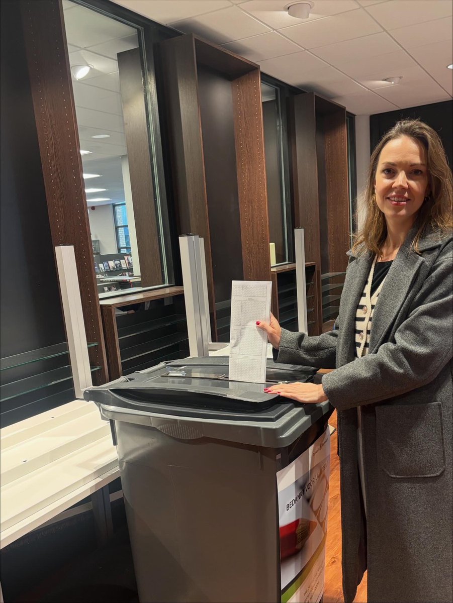 Gestemd. Jij gaat toch ook vandaag? Gebruik je democratisch recht!

En als ik je 1 advies mag geven: #tochmaarweervvd