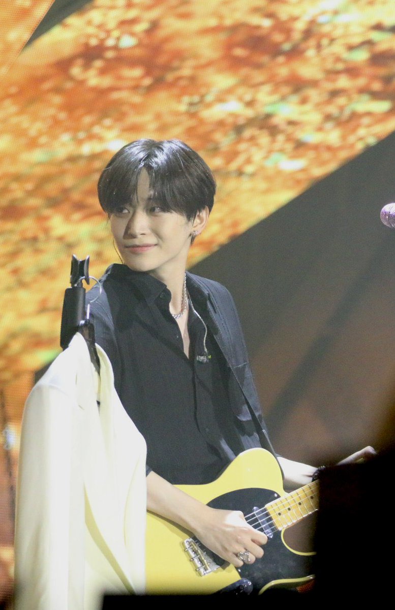 뭔가 정모 영상 캡쳐한듯한 화질이네 ㅠ