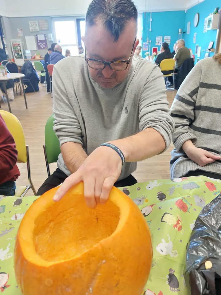 HeadwayBpool's tweet photo. 🎃 Brilliant Halloween session at drop-in this week! Huge thanks to Rehabilitation for Independence Ltd who hosted the session for us. Also big shout out to Kath &amp; Keith for supporting the session! 
👉 Just one of our fun activities - find out more: https://t.co/epnZPU7s4T https://t.co/S89j1zRbbr