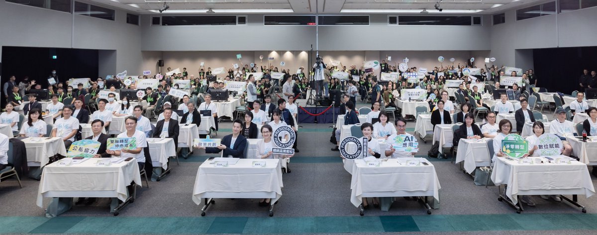 TAIWANmoda's tweet photo. VP @bikhim 🇹🇼 encouraged 20 teams at the 2025 #PresidentialHackathon workshop today!
Selected from 178 proposals, teams are using data, tech, & AI to tackle Dual Transformation for #GreenGrowth🌿, finding innovative solutions for Taiwan's climate & sustainability challenges. https://t.co/KNG8Z0wZwJ