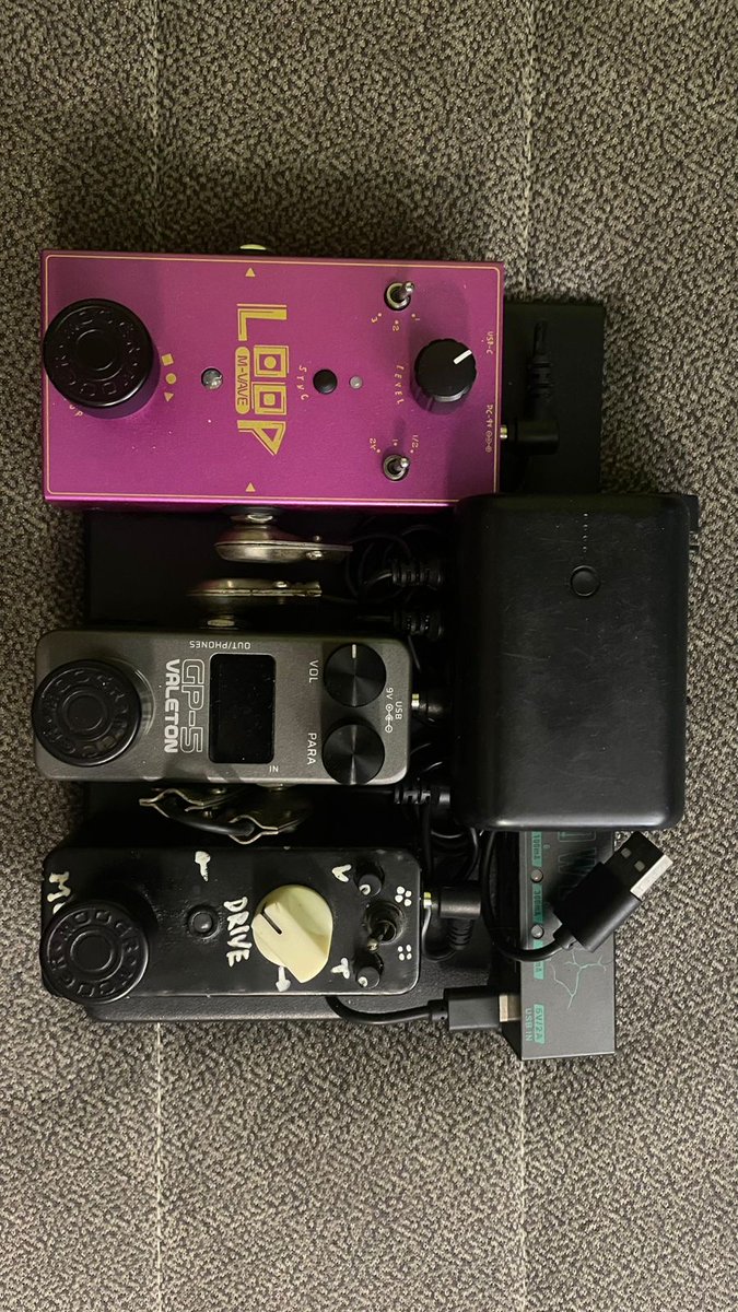 BU!!! DIJUAL TAKE ALL 8Juta
schecter Omen Extreme 6 Pickup EMG 81tw/89r 
valeton gp5, mooer greenmile, mvave looper, mvave psu, joyo vol wah, demon fx precision drive, joyo chooper z, zoom ms50g, m vave ir box, caline power supply
pedalboard + gigbag
Lokasi Surabaya Barat DM!