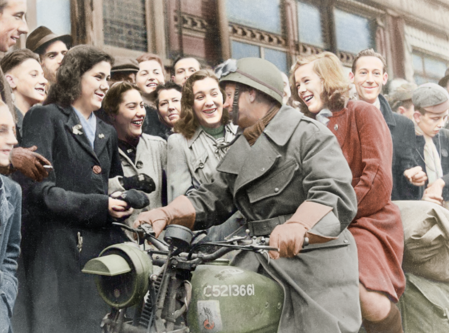 #OTD in 1944, Gen. Maczek’s 1st Polish Armoured Division liberated the city of Breda.

Remarkably, there were no civilian casualties thanks to Gen. Maczek’s decision to encircle the city rather than launch a frontal assault. As a result, the city was spared from destruction.