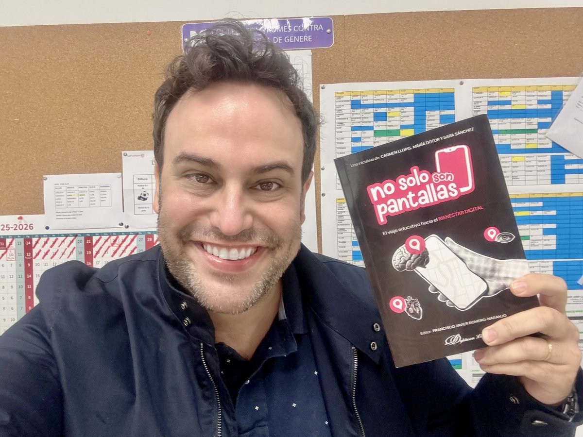 ¡Ya en mis manos! 😊 "No solo son pantallas" es el nuevo libro en el que colaboro y que se presenta mañana en Madrid y pretende ser una hoja de ruta práctica y fundamentada para acompañar a niños y adolescentes hacia el bienestar digital. 📲¡Espero que os encante!