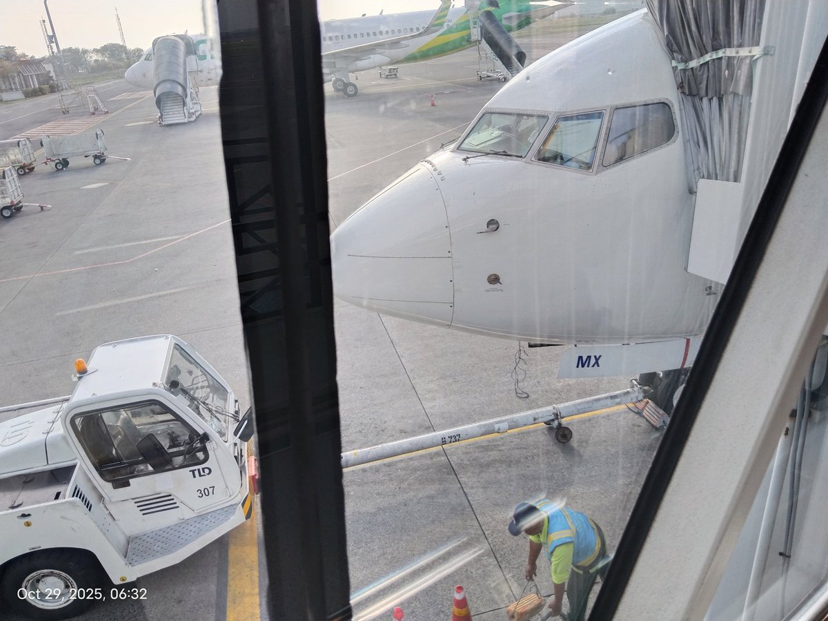 Ferdian_A_R's tweet photo. Alhamdulillah @IndonesiaGaruda today GA305 SUB-CGK by PK-GMX B737-800NG with Capt. Achmad Lukman &amp; First Officer Ricky Marjuan nice flight n safe landing @ @CGK_AP2 ft @injourneyID https://t.co/sPr3n8Izb5