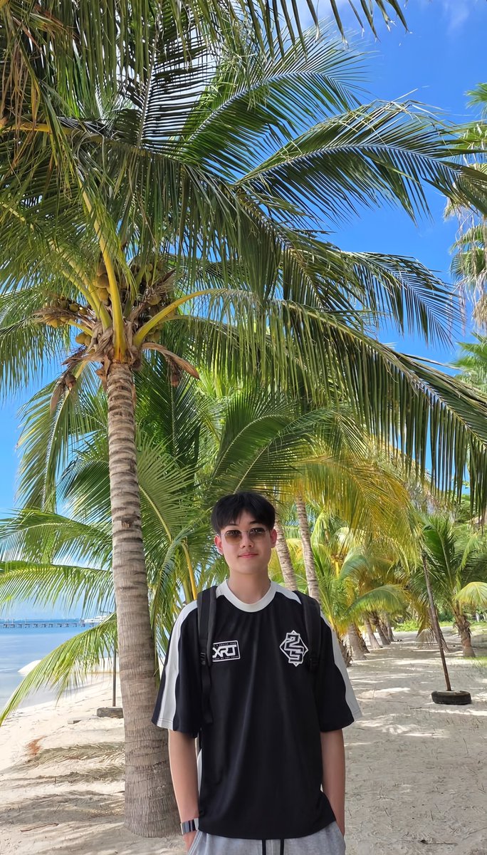 stiuvvie's tweet image. from this--&amp;gt; to this (ala ala)🕺🏻🕺🏻 #dafeeds #davids