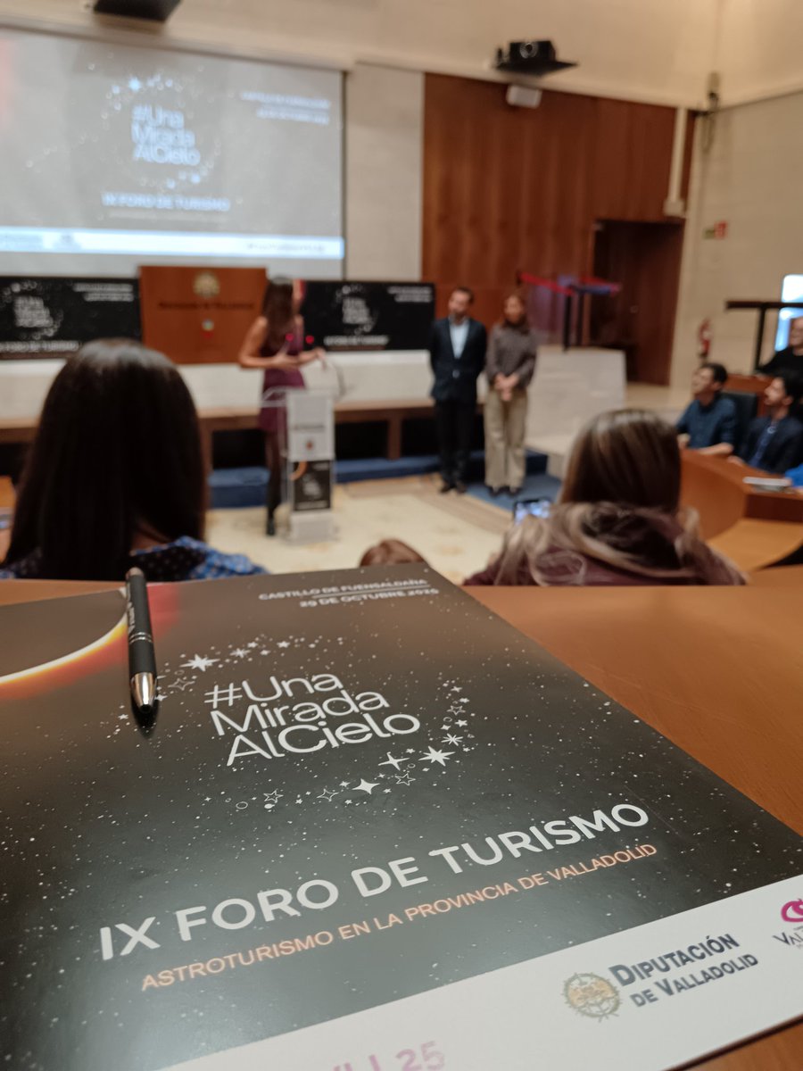 TurismoCigales's tweet image. Hoy participamos en el IX Foro de Turismo de @turvalladolid en el Castillo de Fuensaldaña #UnaMiradaAlCielo #Astroturismo #EclipseTotal