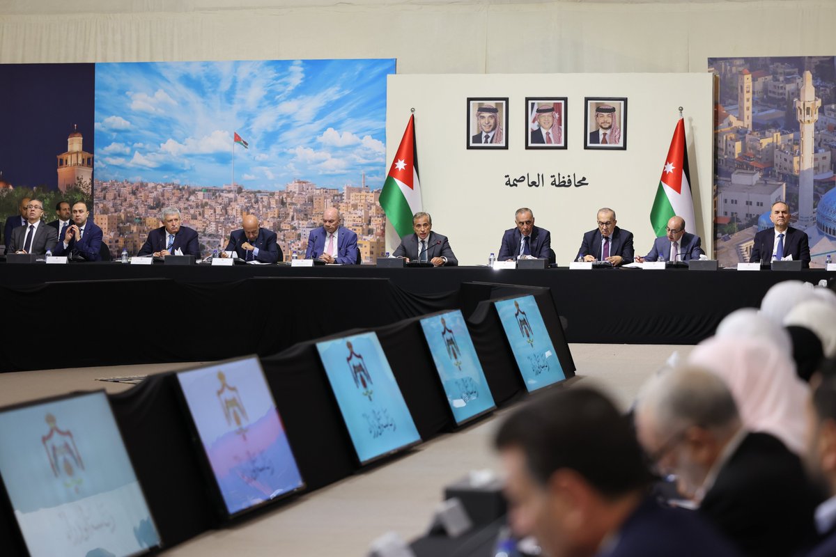 رئيس الوزراء الدكتور جعفر حسان خلال جلسة مجلس الوزراء في #محافظة_العاصمة: خطاب العرش السامي في افتتاح الدَّورة البرلمانيَّة الجديدة، حمل توجيهات واضحة من جلالة الملك، وملتزمون بإنفاذها بالتعاون مع البرلمان بشقيه الأعيان والنواب.