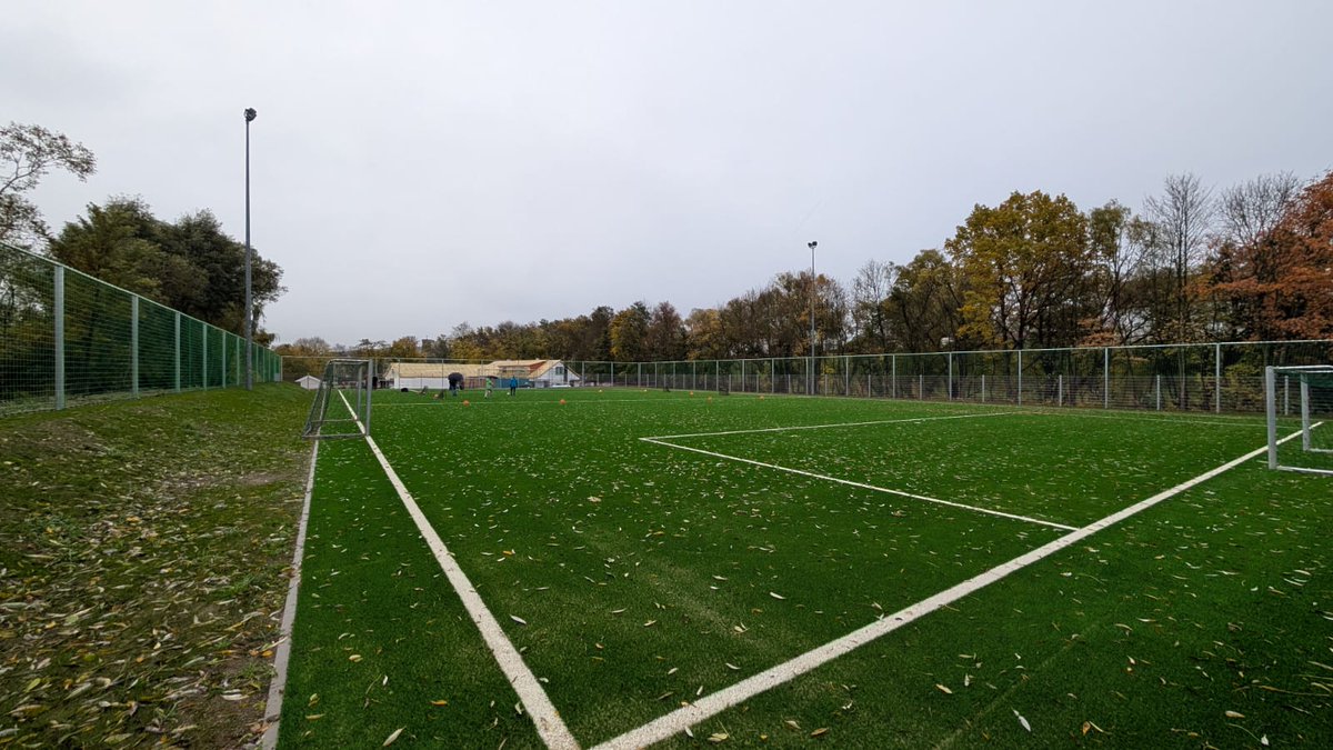 Marcus_Buehl's tweet image. Im Beisein von Ortsteilbürgermeisterin Claudia Gorzelitz überreichten wir dem Vereinsvorsitzenden Peter Lehmann eine privat finanzierte #Spende für die Jugendabteilung des #FSV 1928 #Gräfinau-#Angstedt.

Wir sagen DANKE &amp;amp; wünschen viele erfolgreiche Spiele &amp;amp; maximale Torerfolge!