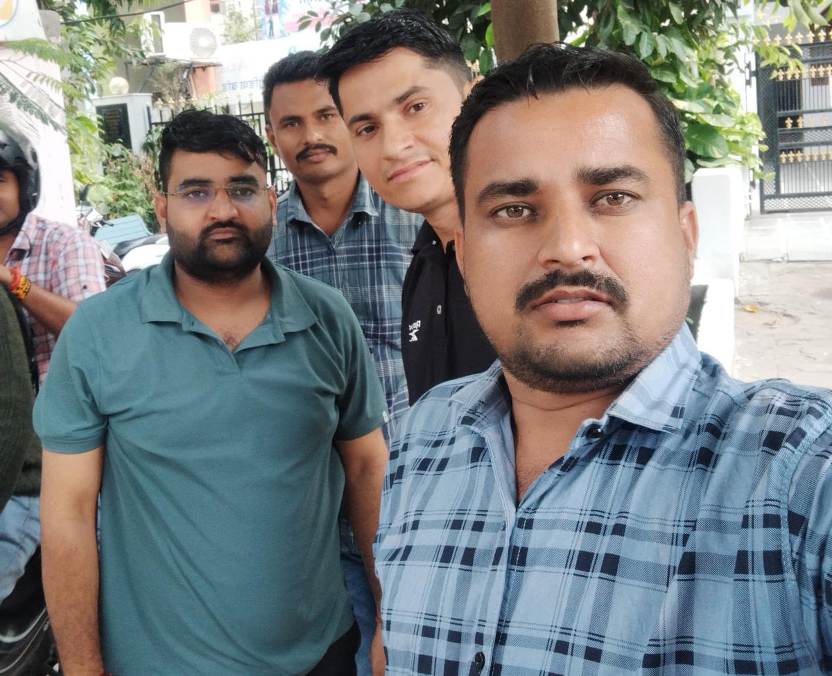 माननीय मुख्यमंत्री <a href="/BhajanlalBjp/">Bhajanlal Sharma</a> जी और माननीय मंत्री <a href="/madandilawar/">Madan Dilawar</a> जी से राजस्थान बेरोजगार यूनियन की तरफ से विशेष निवेदन है कि VDO भर्ती 2021 वेटिंग के 644 पदों की फाइल को जल्द से जल्द अनुमोदित करके RSSB को वेटिंग जारी करने के लिए भेजा जावे ।।
युवा हित में vdo भर्ती 2021 के