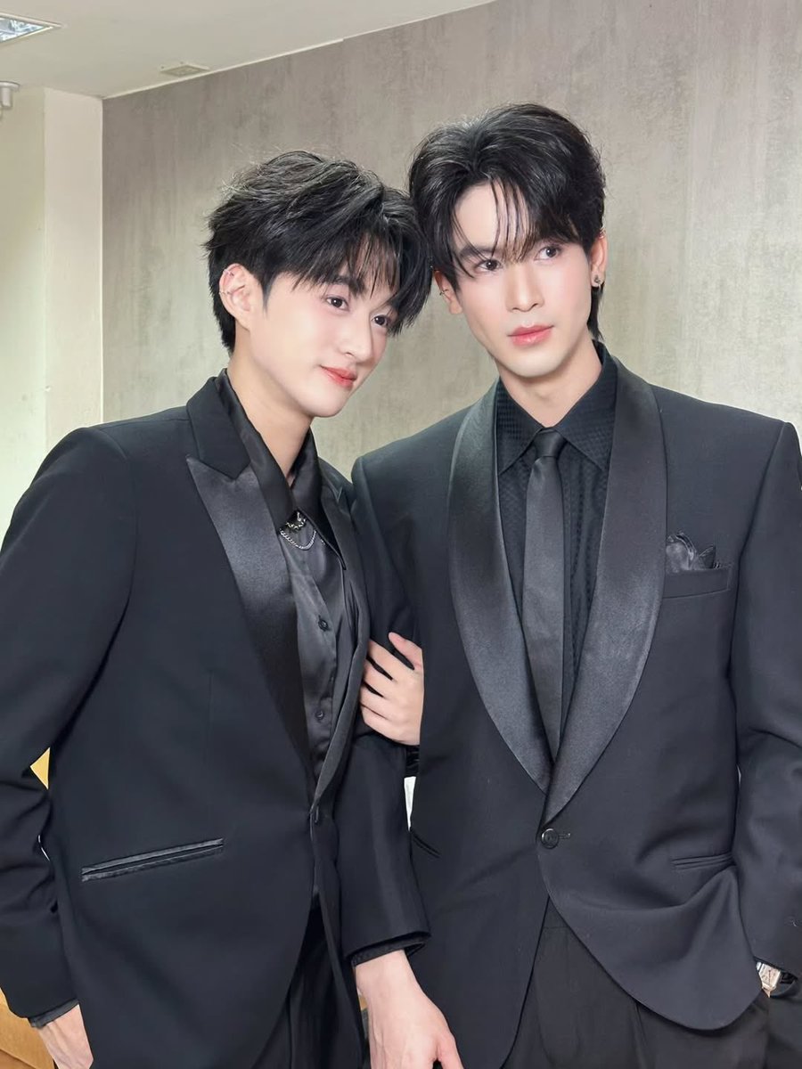 TongTong_Nps's tweet photo. คือหล่อขนาดนี้ จะไม่มาจริงดิ่ @Macchiato311 
ยัยน้อนสกาย กับ ตาพี่จิณณ์หล่อมาก
จากถานีวันพระศรีมาบางกะปิ แค่48ถานีเอง
ใช่ม่ะ @petchploiy 

OCEANS HEART AT MAYA
#MAYATVAWARDSxOCH https://t.co/u0C2yiUH3f