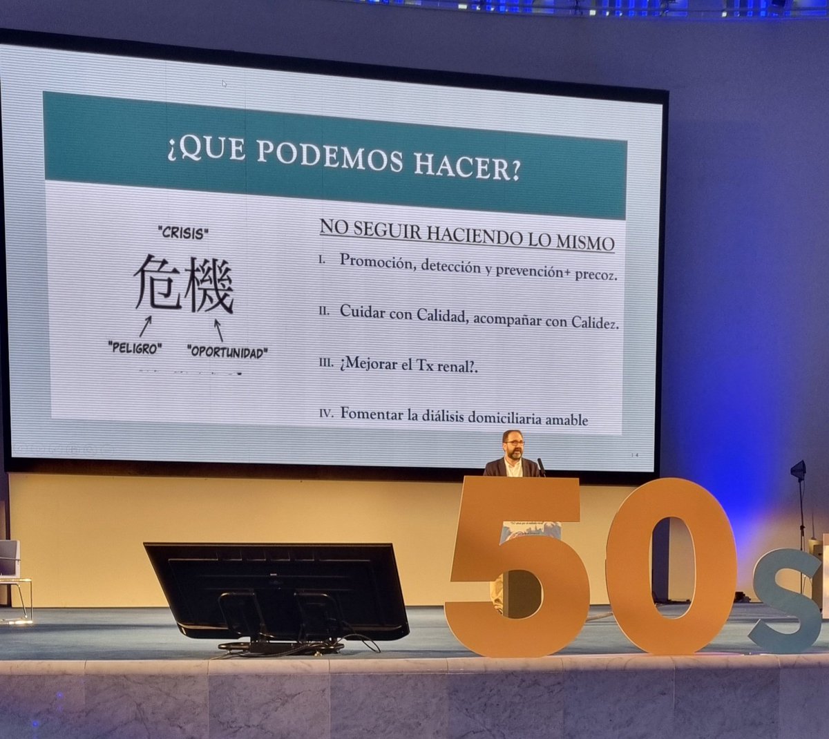 reyesferdiaz's tweet photo. Miguel Núñez. Supervisor de la Unidad DP del HUCA, nos presenta el "tsunami plateado". Un placer escucharlo, como siempre.
A qué suena el tsunami en Oviedo?? Escucha....
@cabujal76 #seden2025 @HUCA_Asturias https://t.co/UvYZlHFn5x