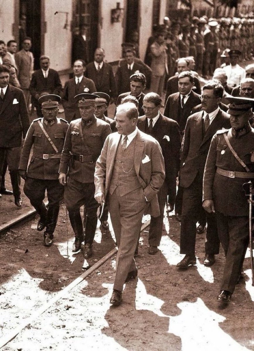 ugrtandogan's tweet photo. Cumhuriyet 102 yaşında! 29 Ekim Cumhuriyet Bayramımız kutlu olsun! https://t.co/gHas1D1I2P