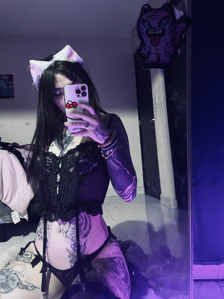 Azulalob's tweet photo. Miawwwhhh🐈✨ https://t.co/exeTK18IYD