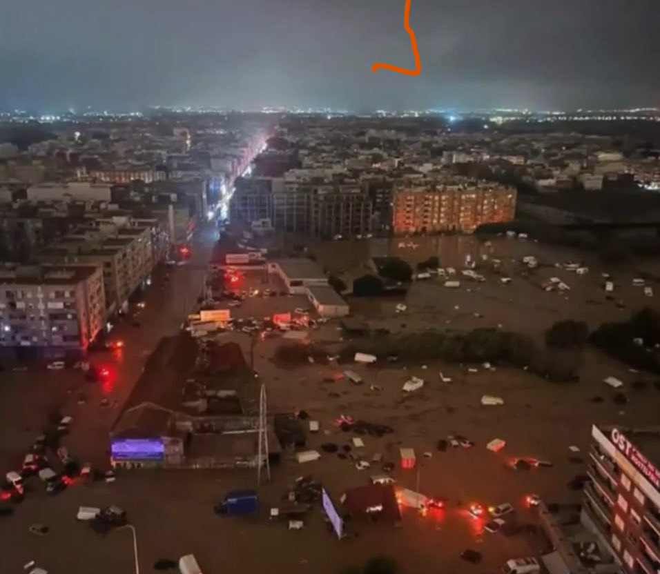 sufuster's tweet image. Hoy, duele mucho. Duele recordar, duele escuchar los testimonios de los que hace un año estaban allí, de los que perdieron familiares, amigos, vecinos. DEP. Hoy el
cielo está gris y queda tanto por hacer…Duele.Mucho #Dana