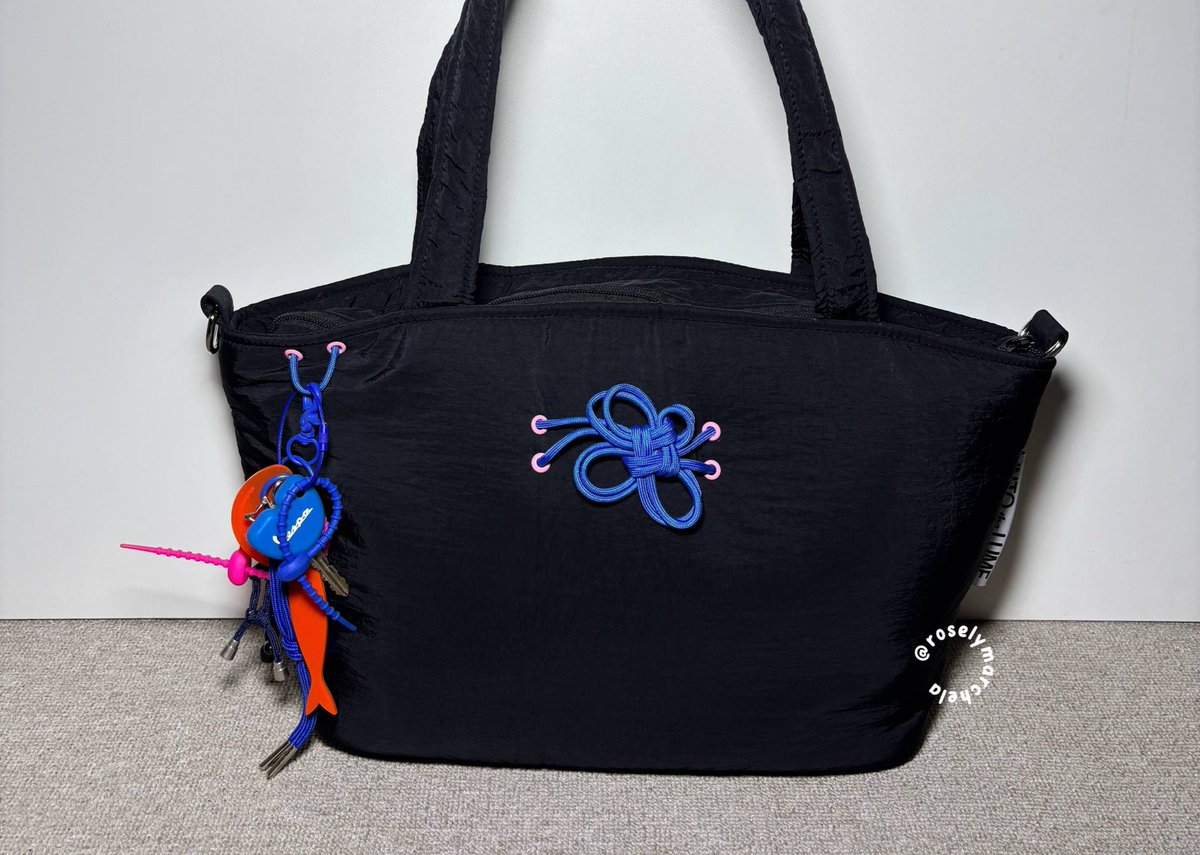 roselymarchela's tweet image. here’s how to stay stylish and functional on the go