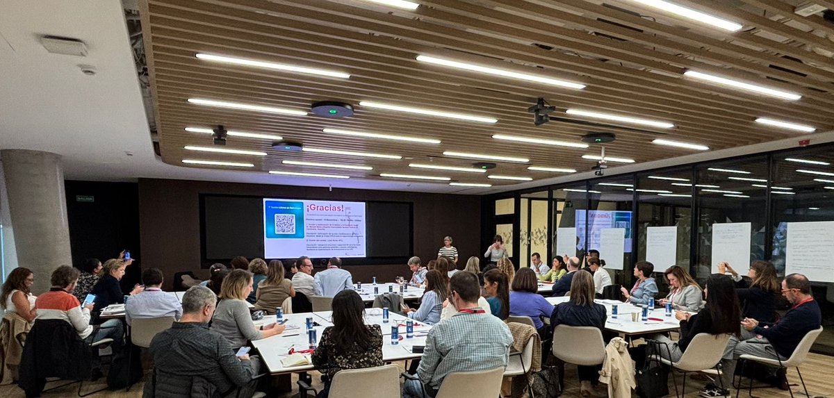 SENefrologia's tweet photo. 📍1ª Reunión en Madrid del Programa de Formación "Líderes en Nefrología", un proyecto de la S.E.N. en colaboración con @AstraZenecaES 
Objetivo: apoyar el desarrollo de líderes en Nefrología en áreas relacionadas con la dirección y organización de equipos.
¡Gracias a todos!