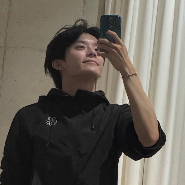 gyelovs tweet picture