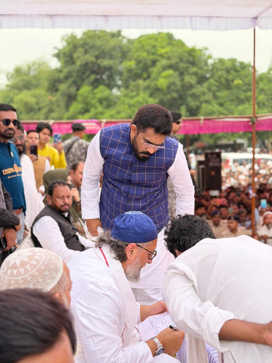 Md_MajidHussain's tweet photo. #AIMIM अध्यक्ष @asadowaisi साहब ने #बहादुरगंज  विधानसभा (सीमांचल) में AIMIM उम्मीदवार जनाब तौसीफ आलम के समर्थन में विशाल जनसभा को संबोधित किया और जनता से 11 नवंबर को पतंग छाप पर बटन दबाकर AIMIM को भारी वोटों से कामयाब करने की अपील की। देखें जनसभा की कुछ ख़ास तस्वीरें। https://t.co/rPxXDm3Zyh